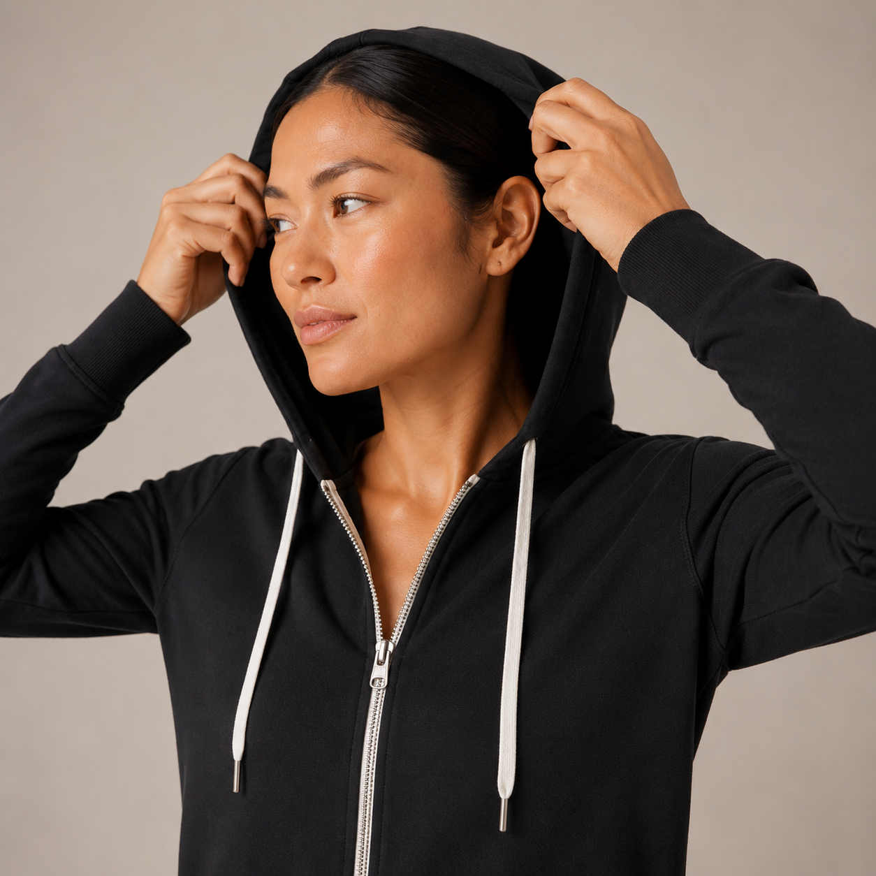 Close-up of the black Fitfigura Performance Hoodie – Active Form showing the hood, zipper, and drawstring details.